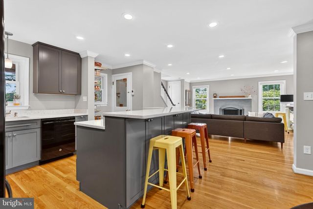 312 LINCOLN AVE, Falls Church, VA 22046