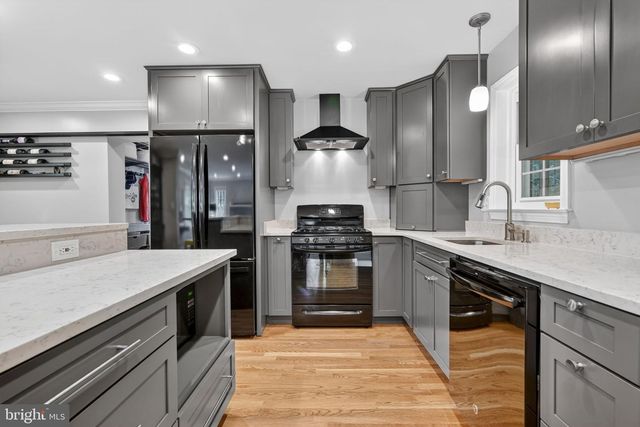 312 LINCOLN AVE, Falls Church, VA 22046