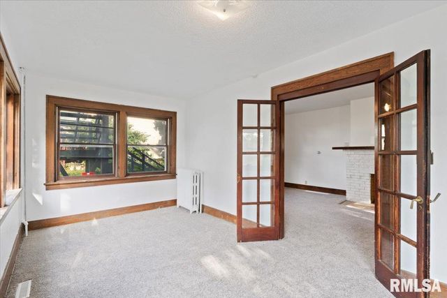 1134 TREMONT Avenue, Davenport, IA 52803