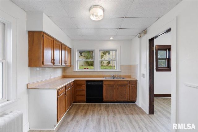 1134 TREMONT Avenue, Davenport, IA 52803