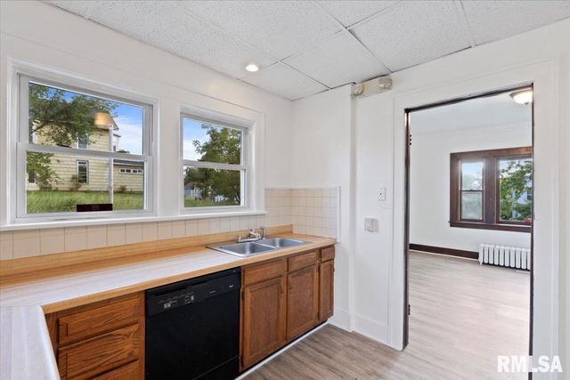 1134 TREMONT Avenue, Davenport, IA 52803