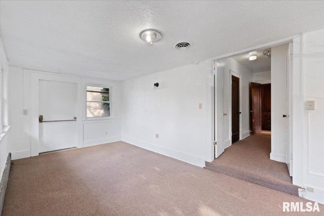 1134 TREMONT Avenue, Davenport, IA 52803