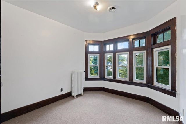 1134 TREMONT Avenue, Davenport, IA 52803