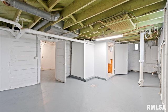 1134 TREMONT Avenue, Davenport, IA 52803