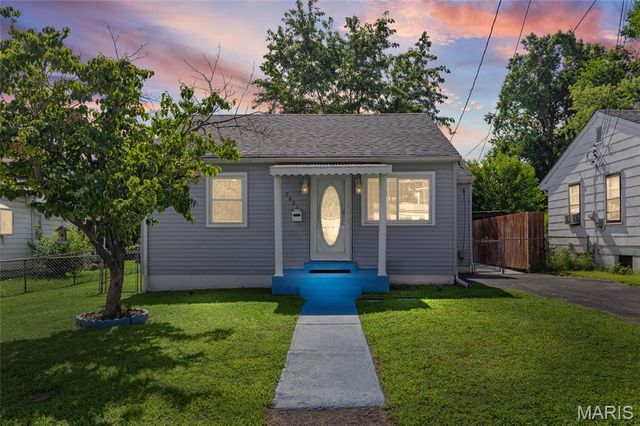 9621 Clyde Avenue, St Louis, MO 63125