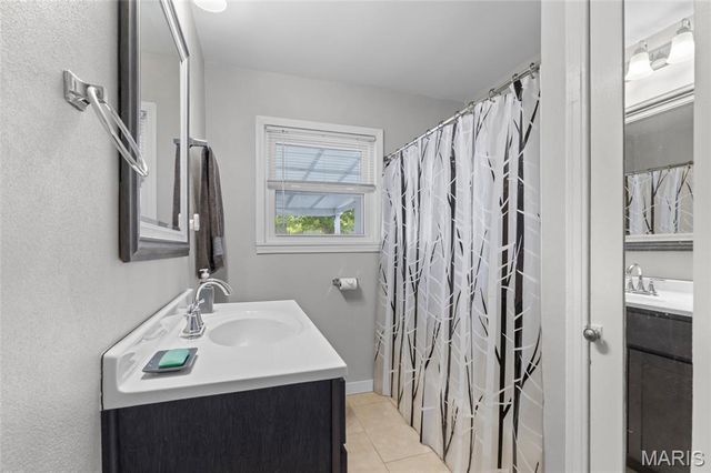 9621 Clyde Avenue, St Louis, MO 63125