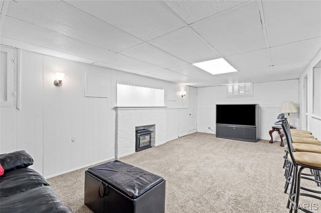 9621 Clyde Avenue, St Louis, MO 63125