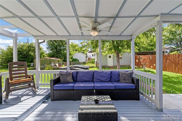 9621 Clyde Avenue, St Louis, MO 63125