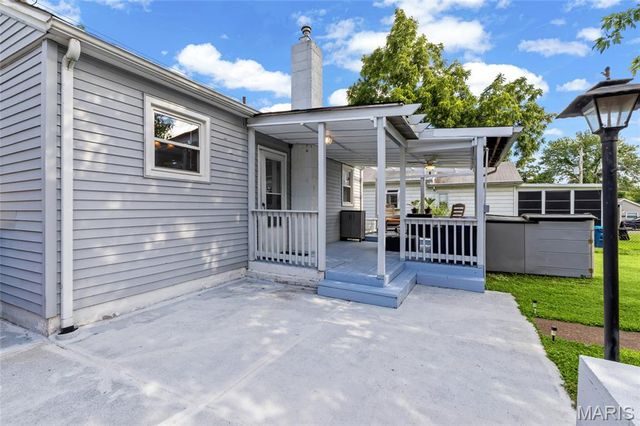 9621 Clyde Avenue, St Louis, MO 63125