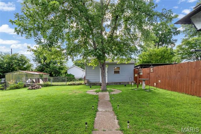 9621 Clyde Avenue, St Louis, MO 63125