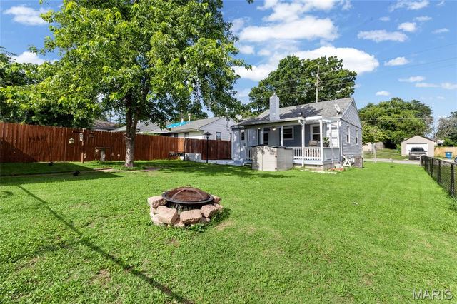 9621 Clyde Avenue, St Louis, MO 63125