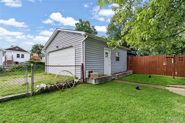 9621 Clyde Avenue, St Louis, MO 63125