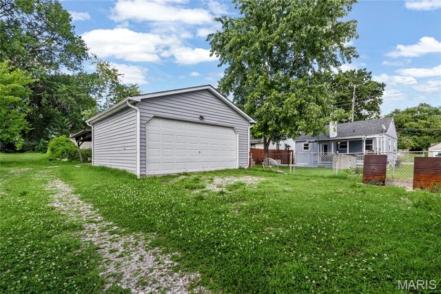 9621 Clyde Avenue, St Louis, MO 63125