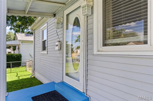 9621 Clyde Avenue, St Louis, MO 63125