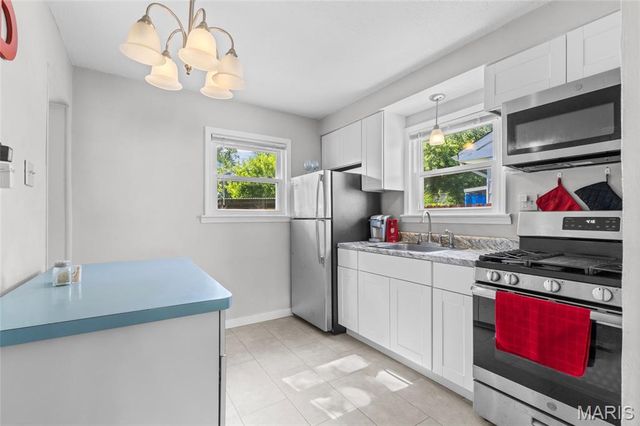 9621 Clyde Avenue, St Louis, MO 63125