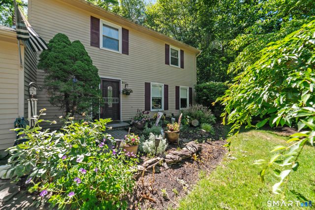 105 Inwood Lane, Bristol, CT 06010