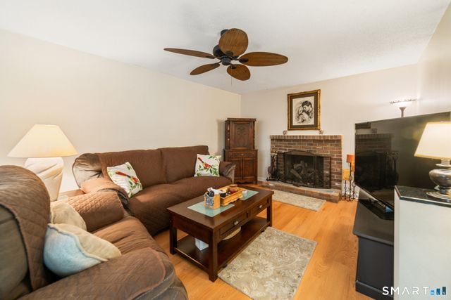 105 Inwood Lane, Bristol, CT 06010