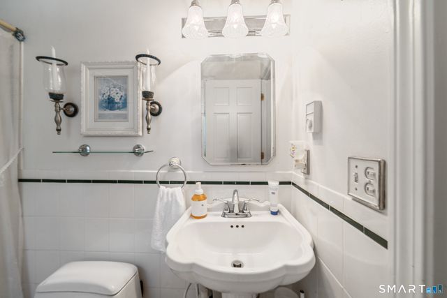 105 Inwood Lane, Bristol, CT 06010