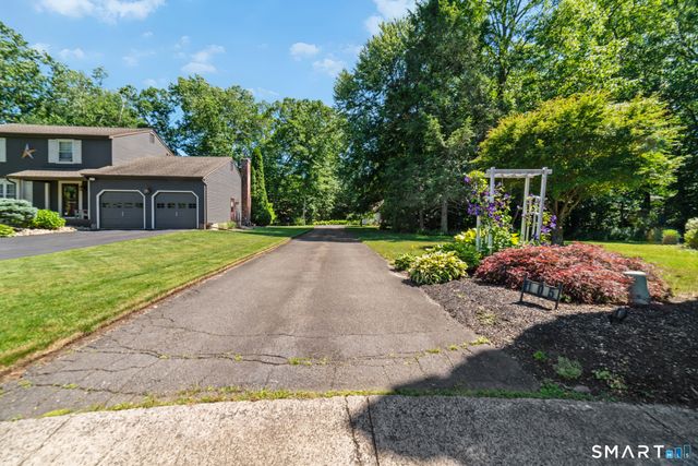 105 Inwood Lane, Bristol, CT 06010