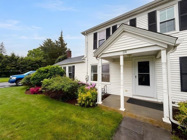 114 Curve St, Dedham, MA 02026