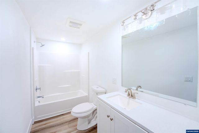 3370 Maple St #44, Hubbard, OR 97032