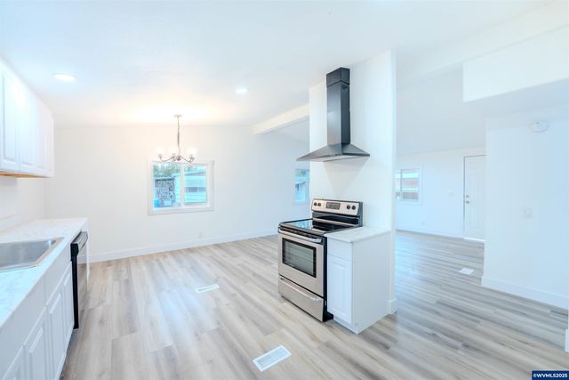 3370 Maple St #44, Hubbard, OR 97032