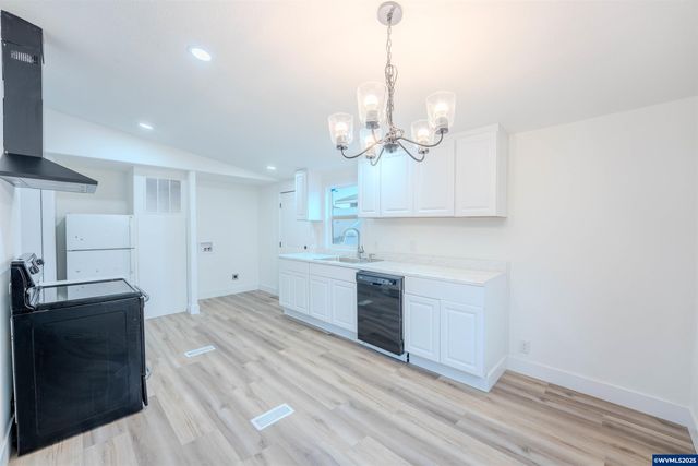 3370 Maple St #44, Hubbard, OR 97032