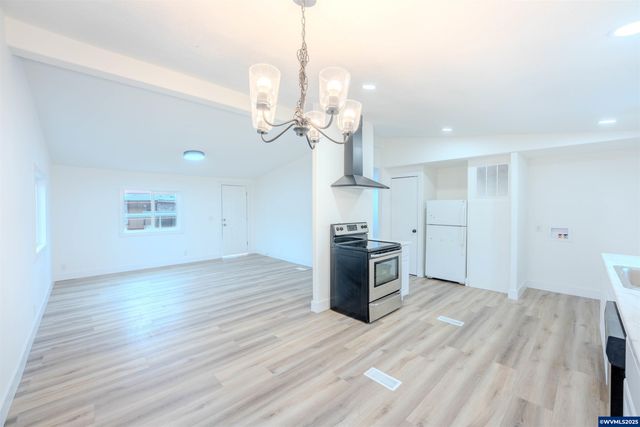 3370 Maple St #44, Hubbard, OR 97032