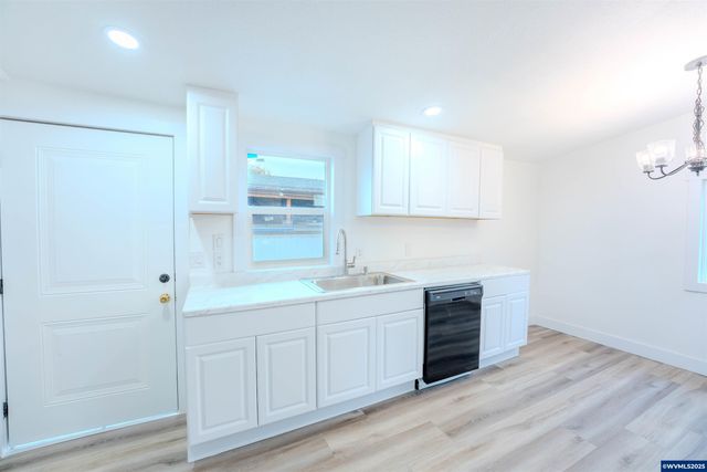 3370 Maple St #44, Hubbard, OR 97032