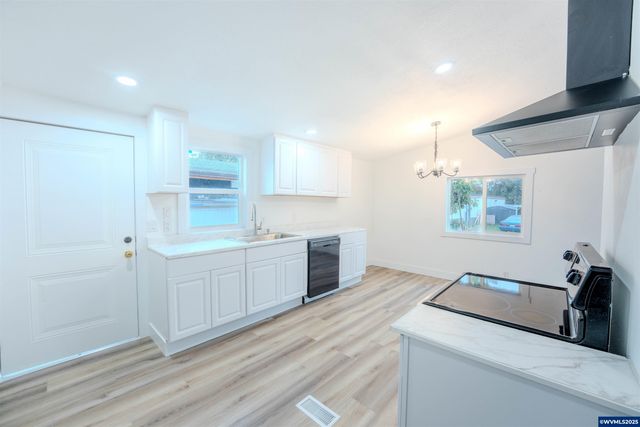 3370 Maple St #44, Hubbard, OR 97032