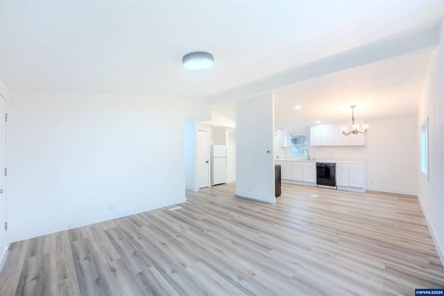 3370 Maple St #44, Hubbard, OR 97032