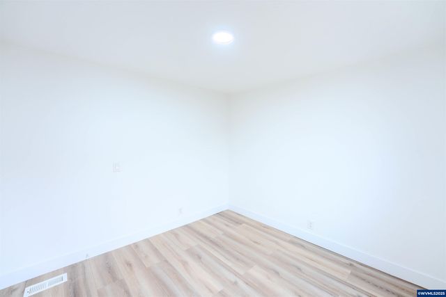 3370 Maple St #44, Hubbard, OR 97032