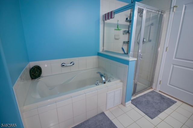 2202 Avery Ct, Franklin Twp., NJ 08873