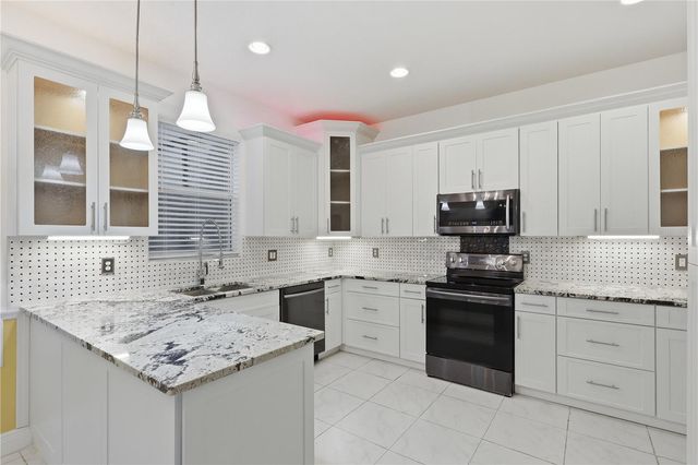 18032 MALAKAI ISLE DRIVE, Tampa, FL 33647
