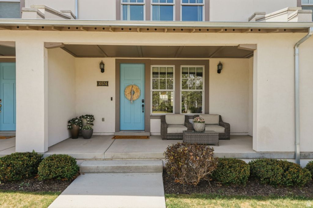 Image 3 of property listing at 10574 S OQUIRRH LAKE RD, South Jordan, UT 84009