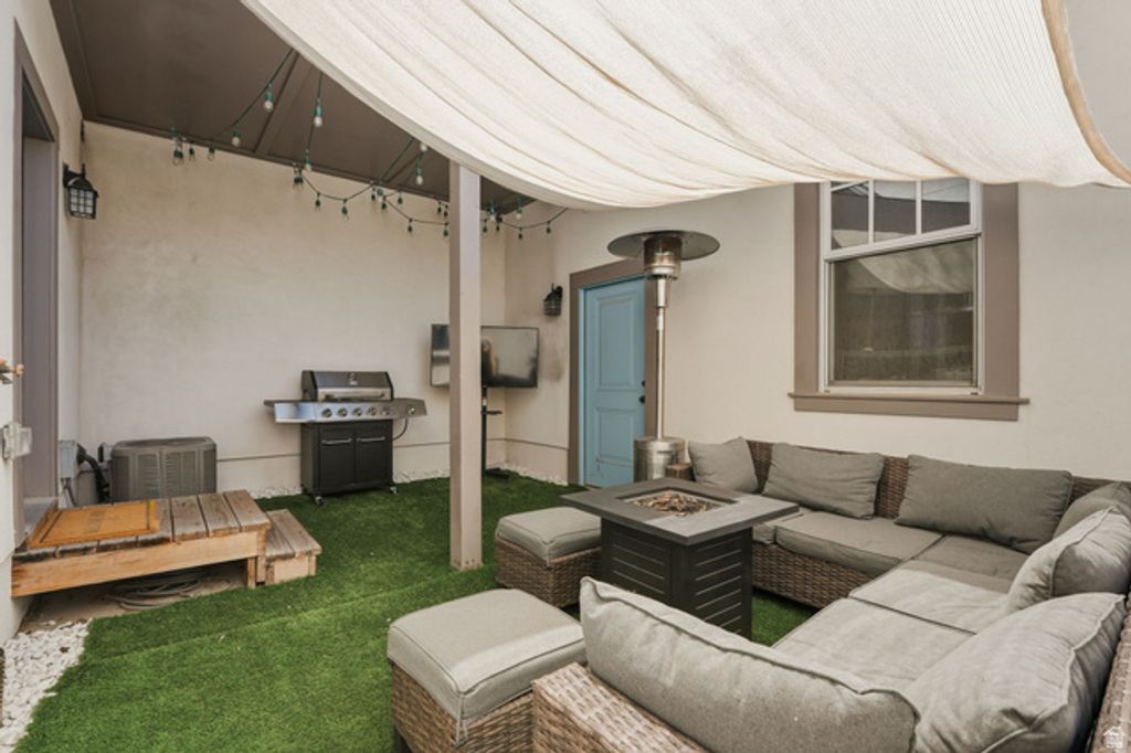 Image 25 of property listing at 10574 S OQUIRRH LAKE RD, South Jordan, UT 84009