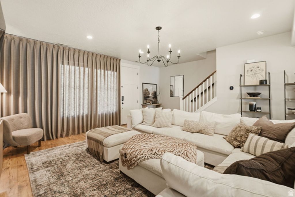 Image 5 of property listing at 10574 S OQUIRRH LAKE RD, South Jordan, UT 84009