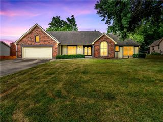 907 N Forest Lane, Liberty, MO 64068