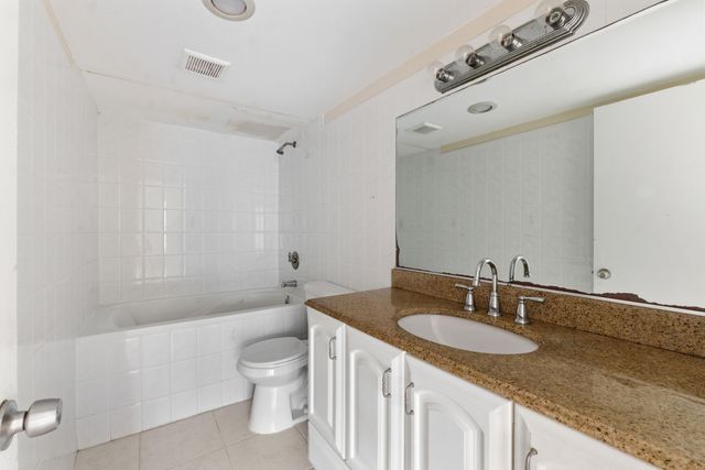 4152 Inverrary Drive 311, Lauderhill, FL 33319