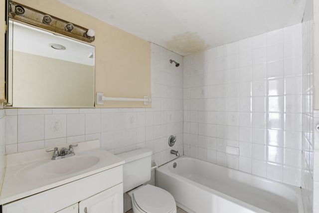 4152 Inverrary Drive 311, Lauderhill, FL 33319