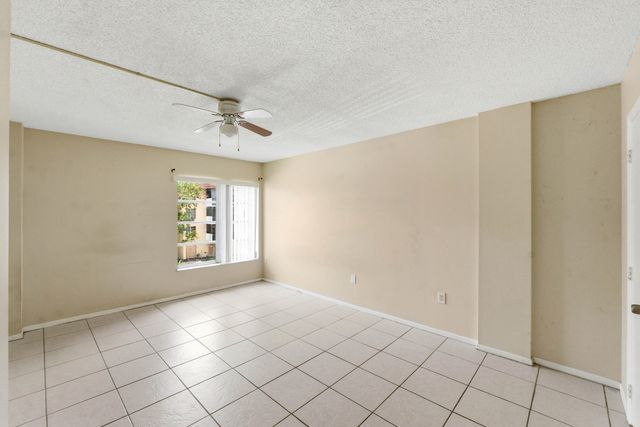 4152 Inverrary Drive 311, Lauderhill, FL 33319