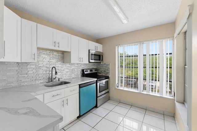 4152 Inverrary Drive 311, Lauderhill, FL 33319