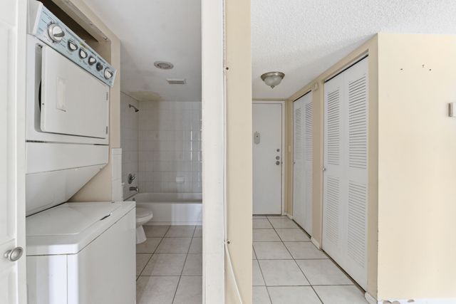 4152 Inverrary Drive 311, Lauderhill, FL 33319