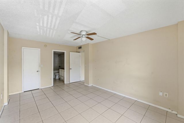 4152 Inverrary Drive 311, Lauderhill, FL 33319