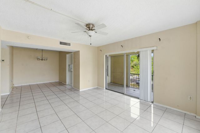 4152 Inverrary Drive 311, Lauderhill, FL 33319
