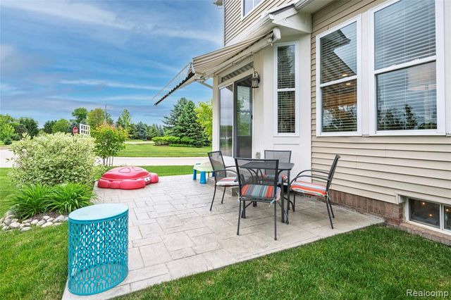 26727 Wilton Court, New Hudson, MI 48165