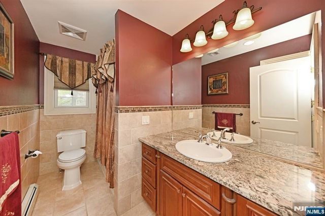 310 Hirschfeld Place, New Milford, NJ 07646