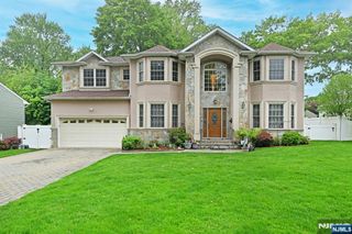 310 Hirschfeld Place, New Milford, NJ 07646