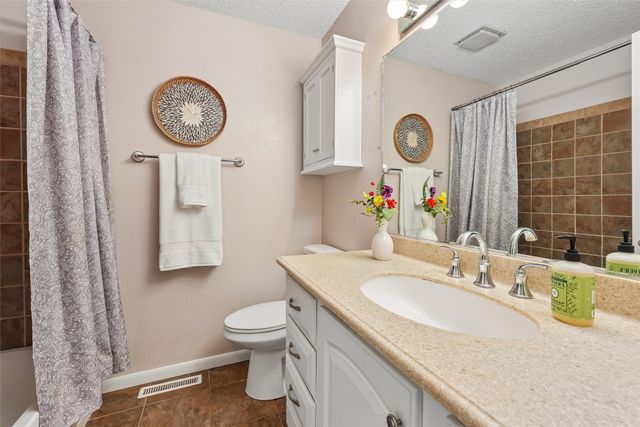 108 Sandburg Court, Ames, IA 50014