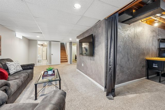 108 Sandburg Court, Ames, IA 50014